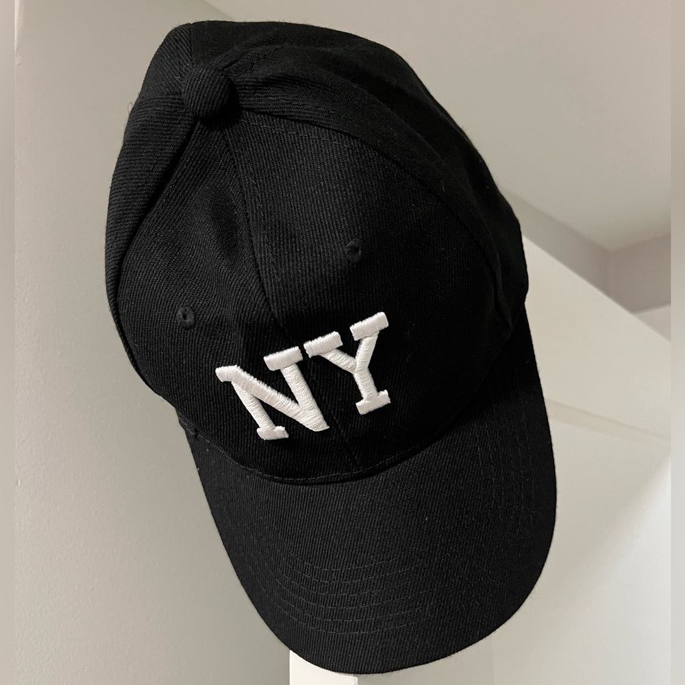 Black NY velcro cap / NWOT / never worn /